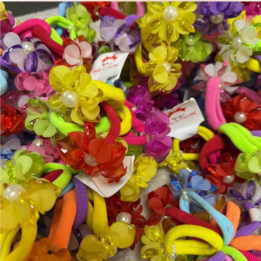 10 Bundles (100) Pearl Flower Hair Ties – Bulk Pack for Parties 🎀